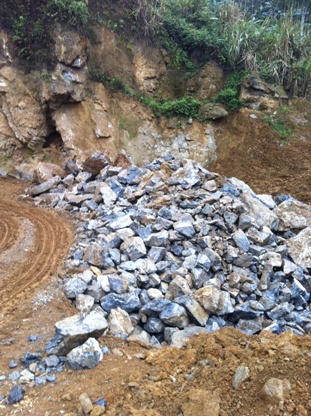 Quặng tặc “xẻ thịt” các quả đồi ở Kiến Thiết (Tuyên Quang)